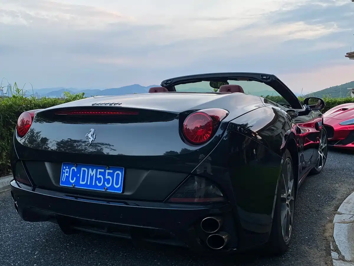 Ferrari California T 2011 2012 4.3L Standard