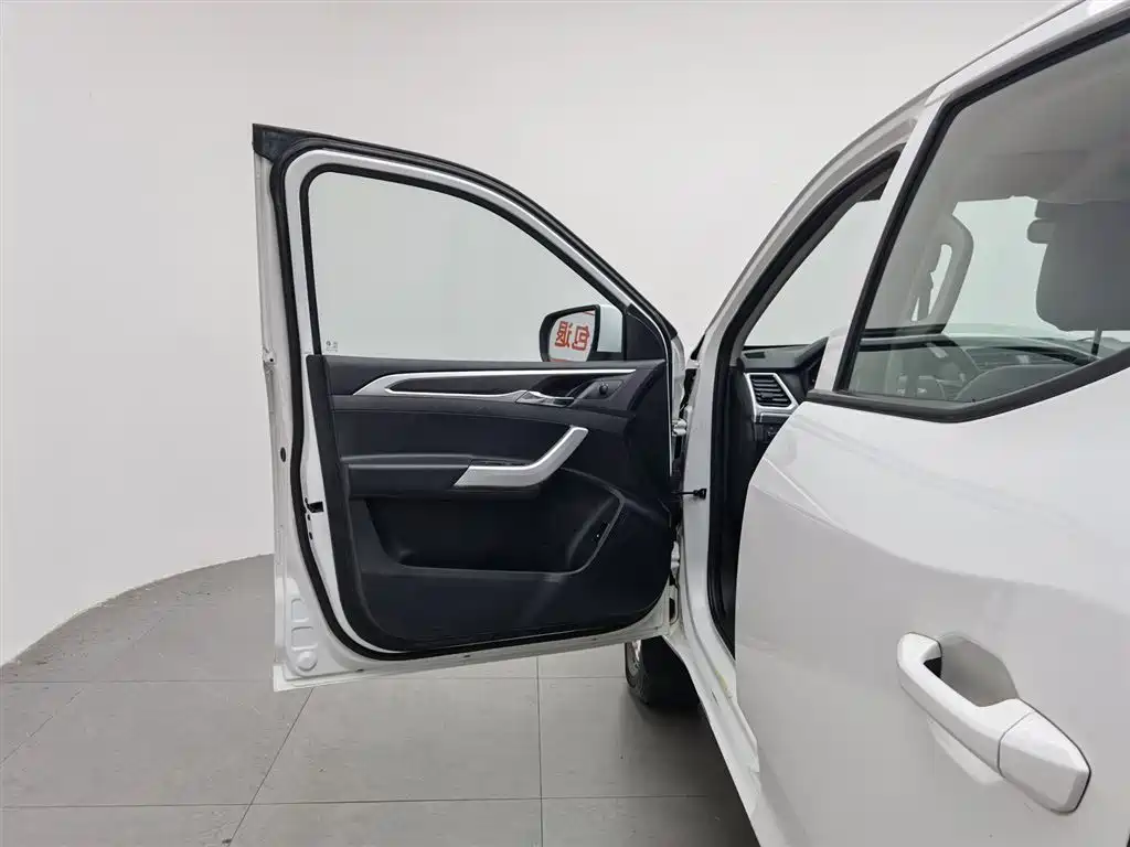 SAIC Maxus Maxus T70 2020 2.0T Gasoline Manual 2WD Elite Standard Bed High Chassis фото 8