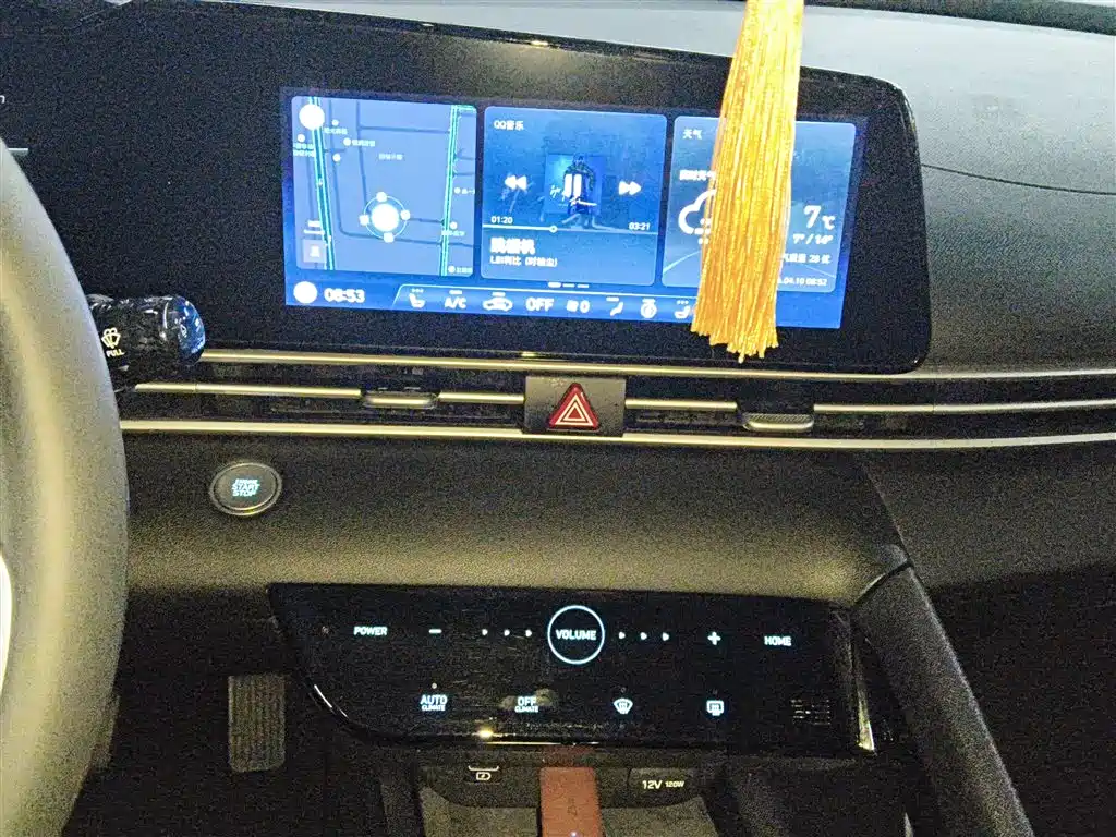 Hyundai Elantra 2021 1.5L CVT LUX Premium Edition фото 13