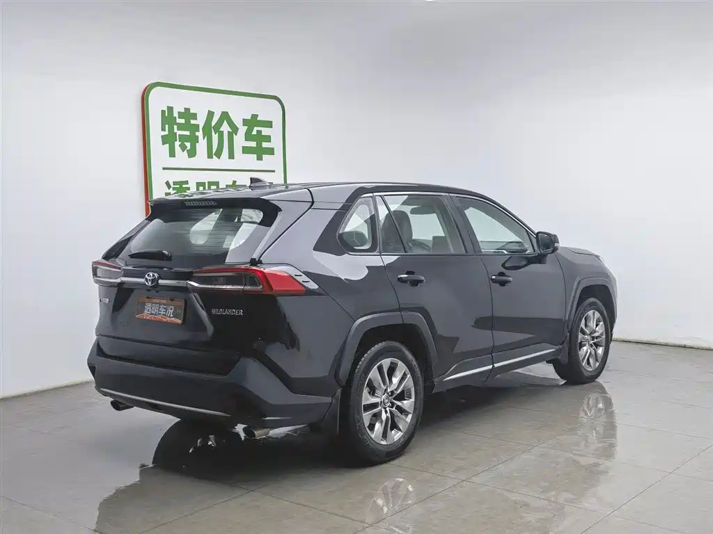 Toyota Wildlander 2022 2.0L CVT FWD Luxury PLUS Edition фото 2