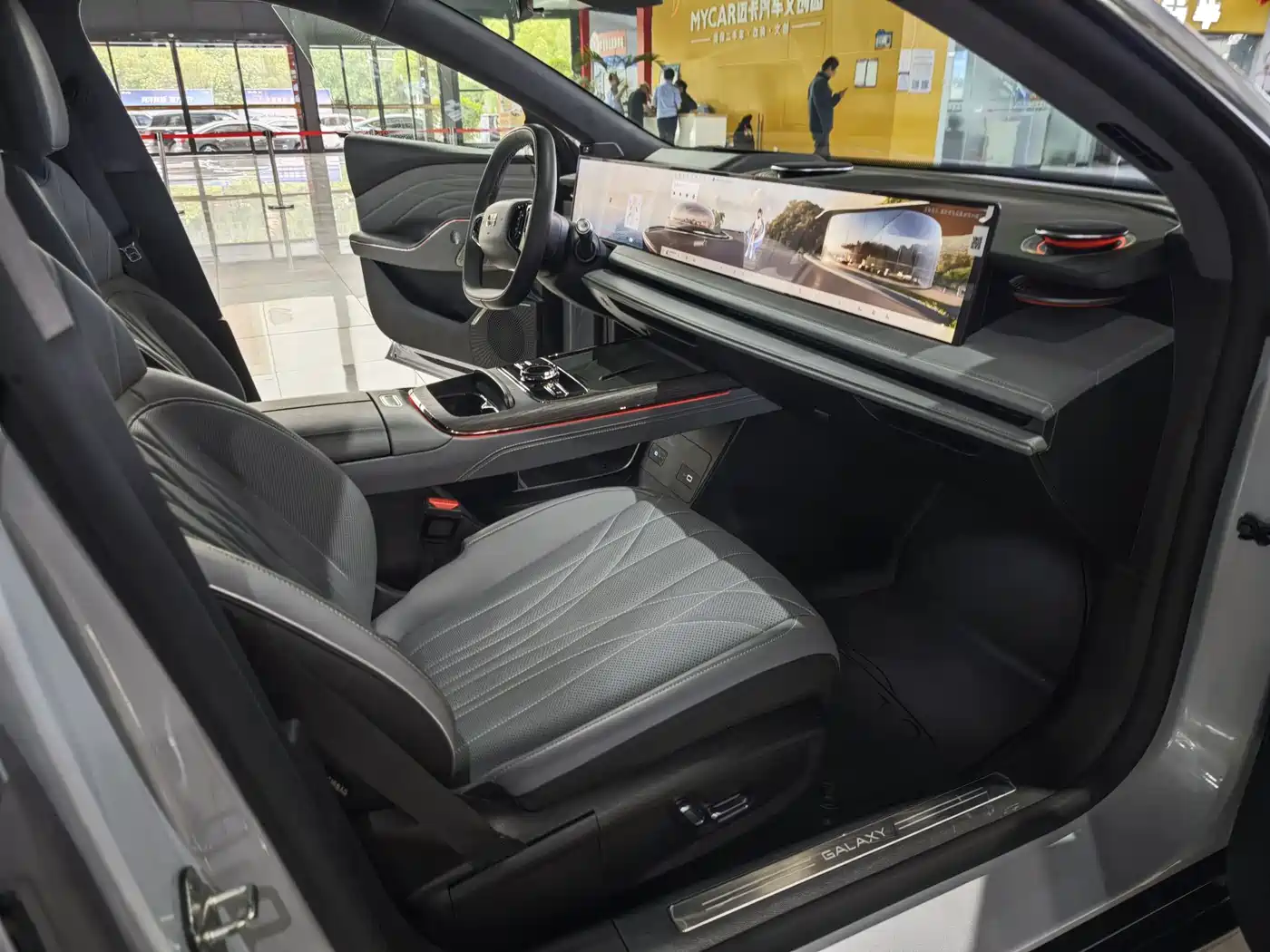 Geely Galaxy Galaxy E8 2025 700km Long Voyage Smart Drive Edition фото 12