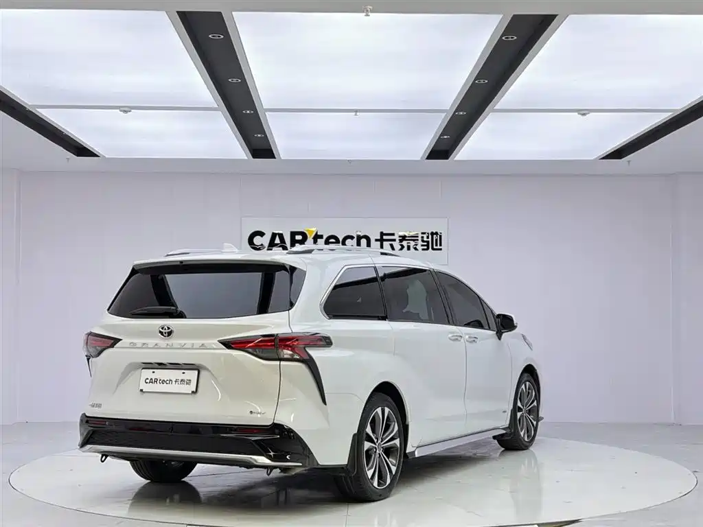 Toyota Granvia 2024 2.5L Hybrid Premium PLUS фото 5