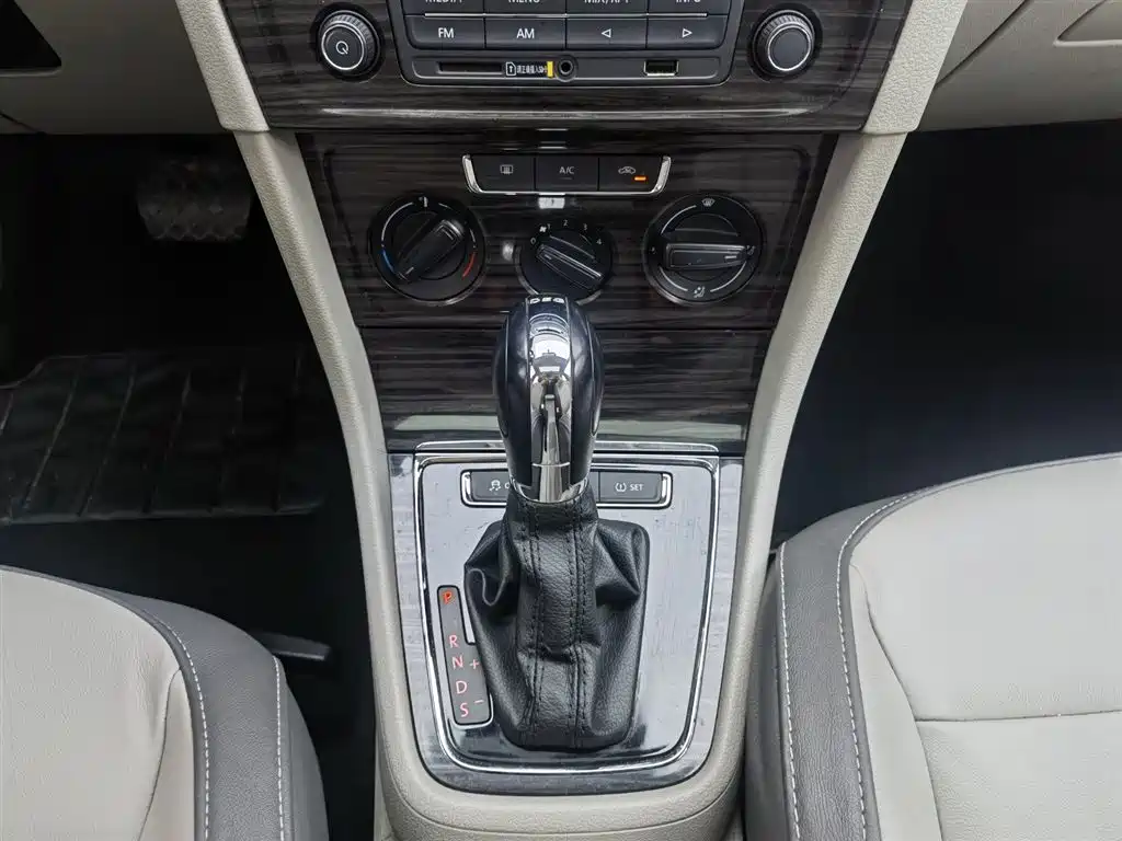 Volkswagen Lavida Tour 2013 1.4TSI Automatic Comfort фото 13