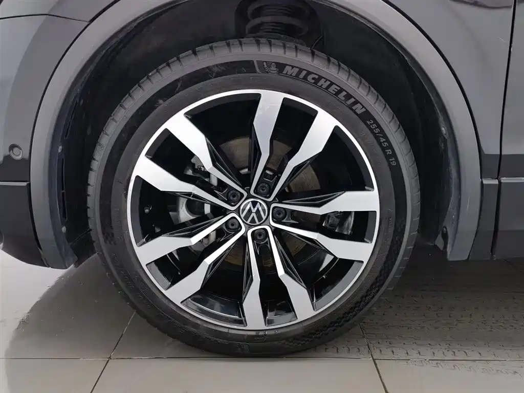Volkswagen Tiguan L 2021 330TSI Automatic 2WD R-Line Premium фото 17