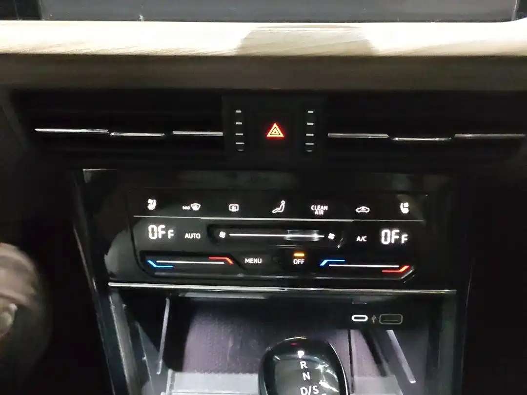 Volkswagen Passat 2020 Facelift 330TSI Luxury China VI фото 13