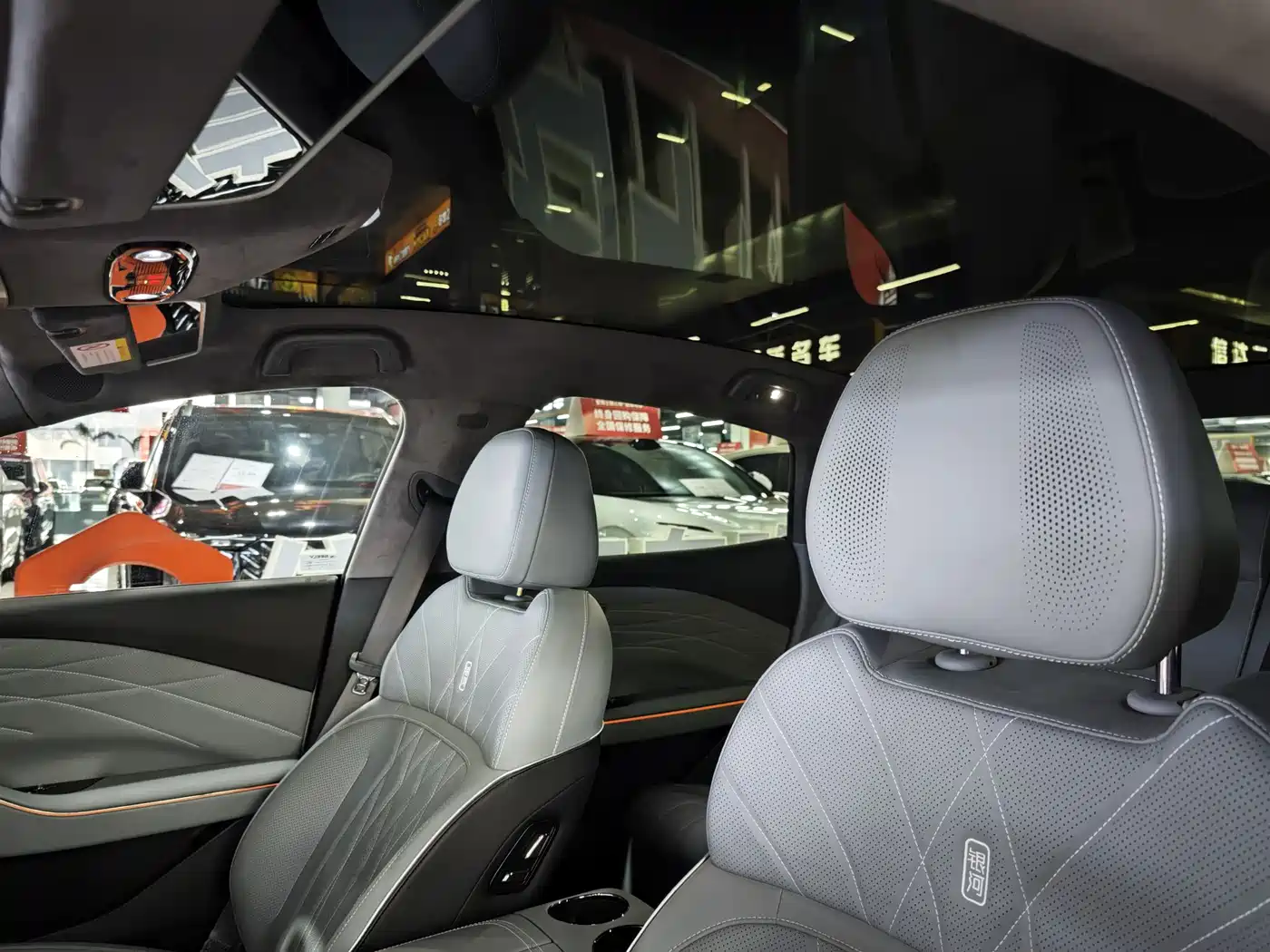 Geely Galaxy Galaxy E8 2025 700km Long Voyage Smart Drive Edition фото 10