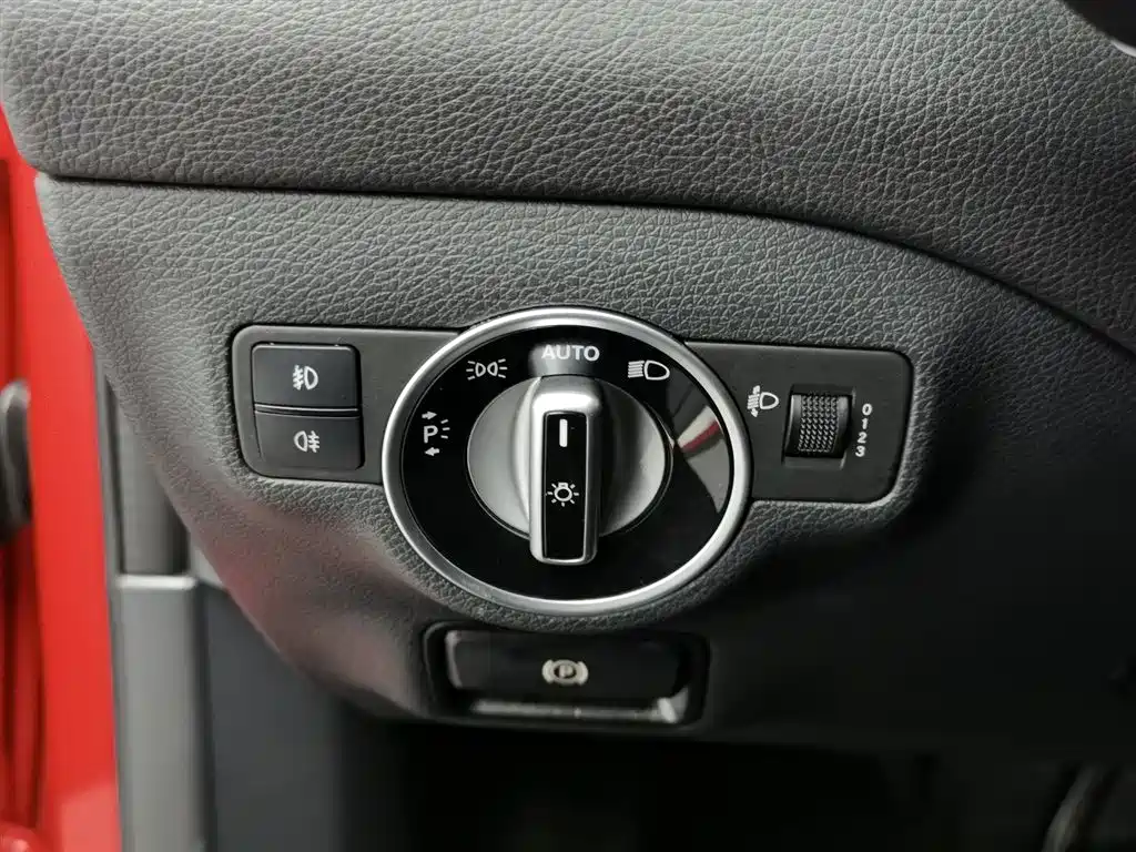Mercedes-Benz GLA 2016 GLA 200 Dynamic фото 21