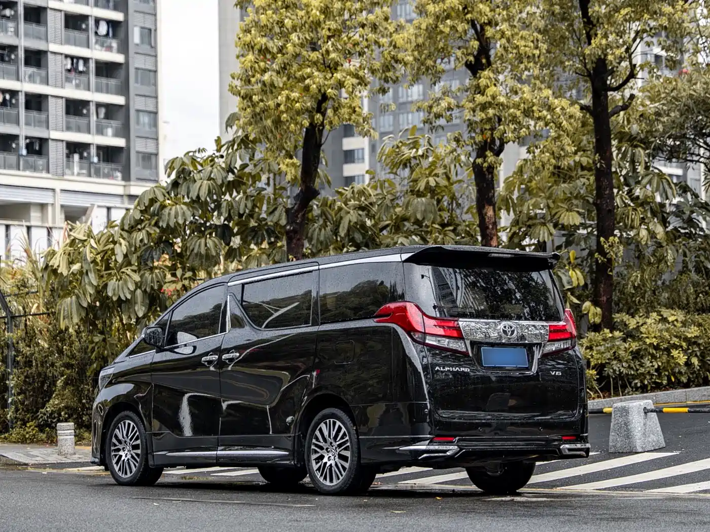 Toyota Alphard 2015 3.5L Luxury Edition фото 16