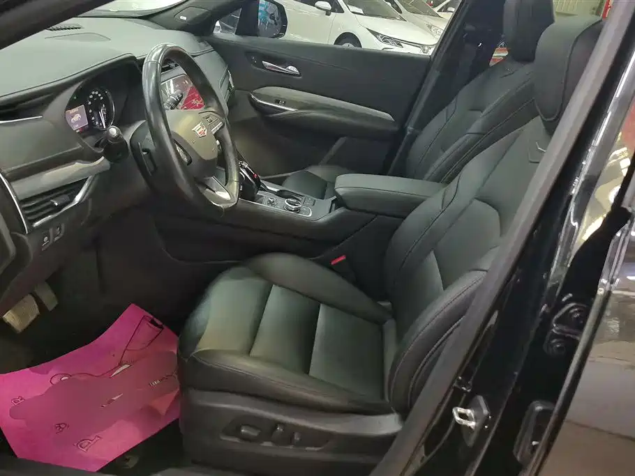 Cadillac XT4 2022 28T FWD Luxury фото 9