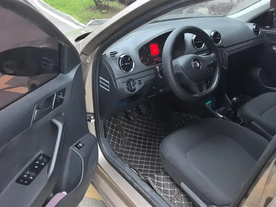Volkswagen Jetta 2017 1.5L Manual Fashion фото 9