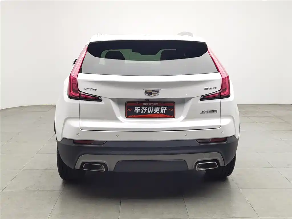 CADILLAC XT4