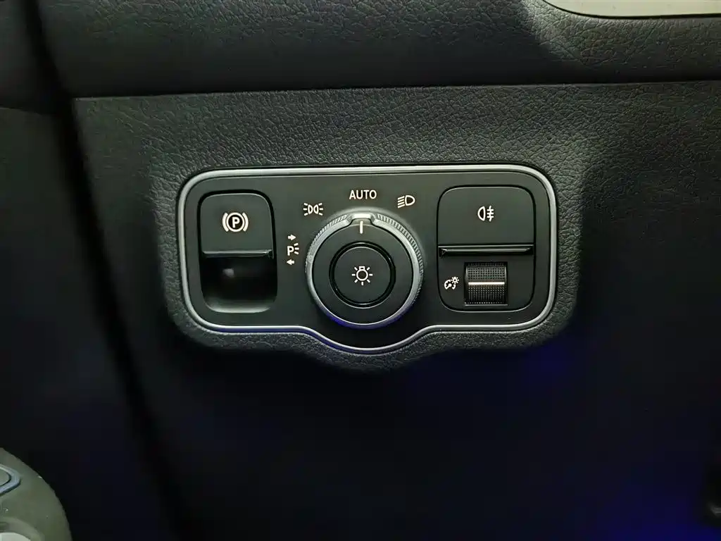 Mercedes-Benz GLB 2024 Facelift GLB 220 Dynamic фото 21