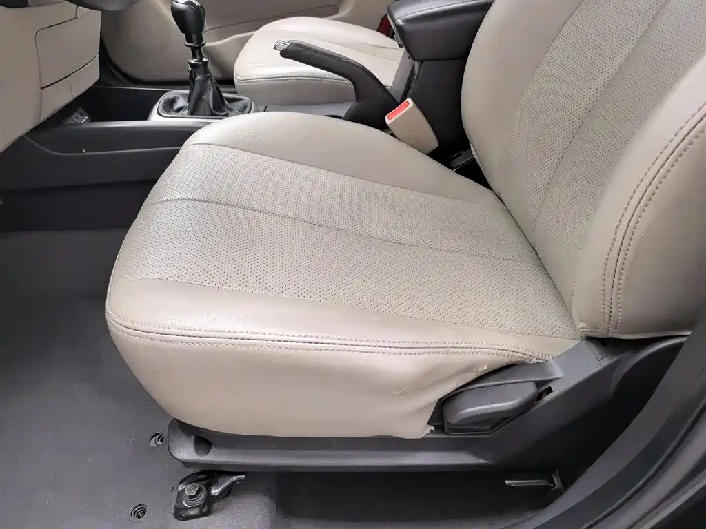 Hyundai Elantra 2011 1.6L Manual Comfort фото 20