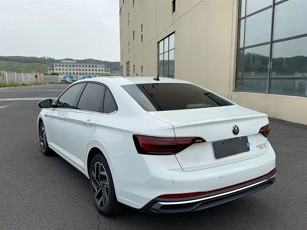 Volkswagen Sagitar 2025 300TSI DSG Flying Leap Edition фото 15
