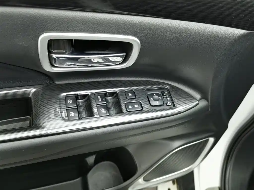 Mitsubishi Outlander 2018 2.4L 4WD Luxury Edition 7-seater фото 9