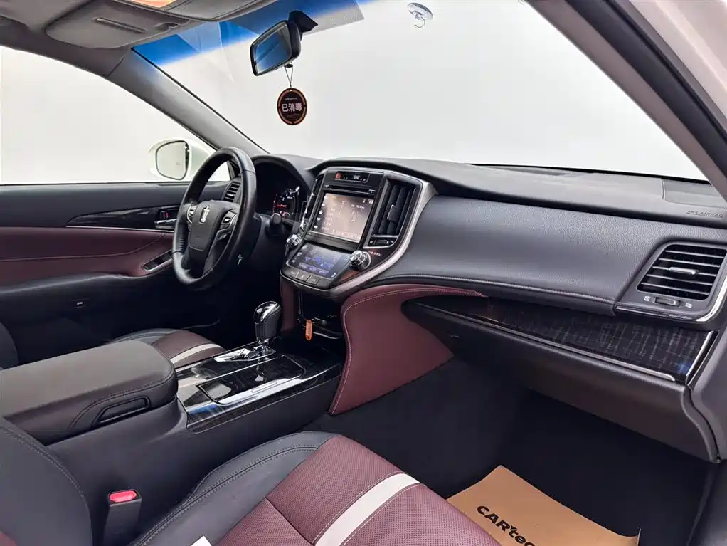 Toyota Crown 2017 2.0T Sport Edition фото 11