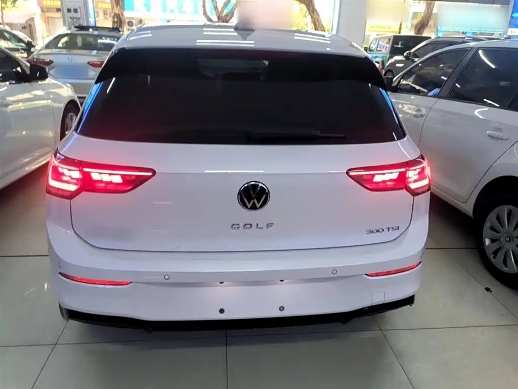 Volkswagen Golf 2025 300TSI R-Line фото 6