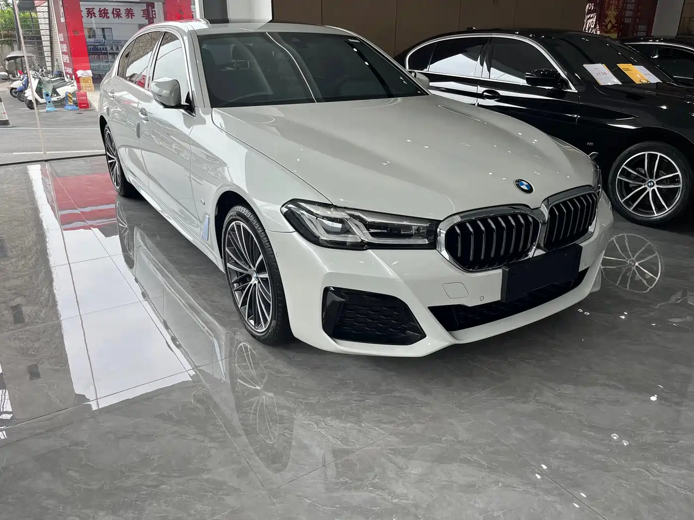 BMW 5 Series 2022 530Li Leading M Sport Package фото 3