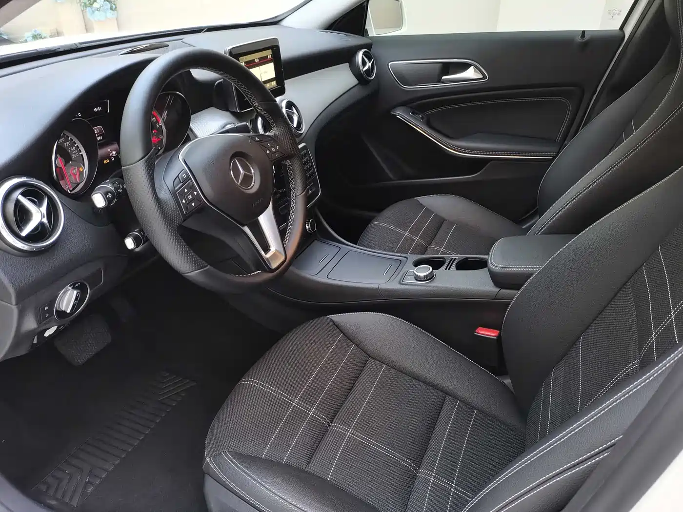 Mercedes-Benz GLA (Import) 2015 GLA 200 фото 7