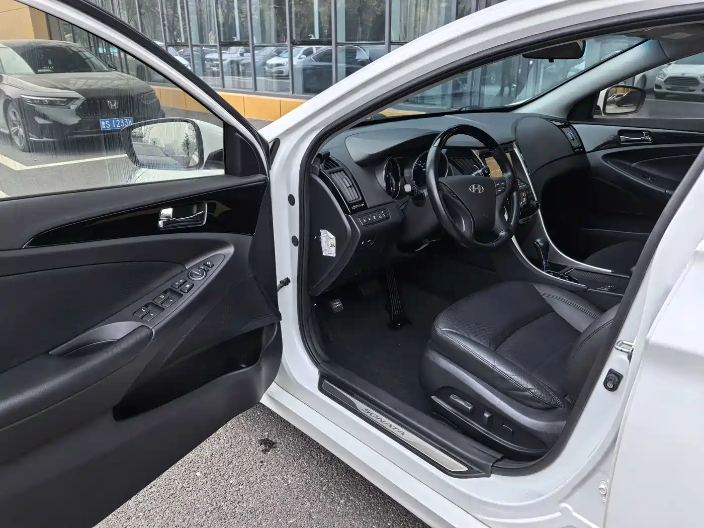 Hyundai Sonata 2014 2.4L Automatic Leading Edition China IV фото 13
