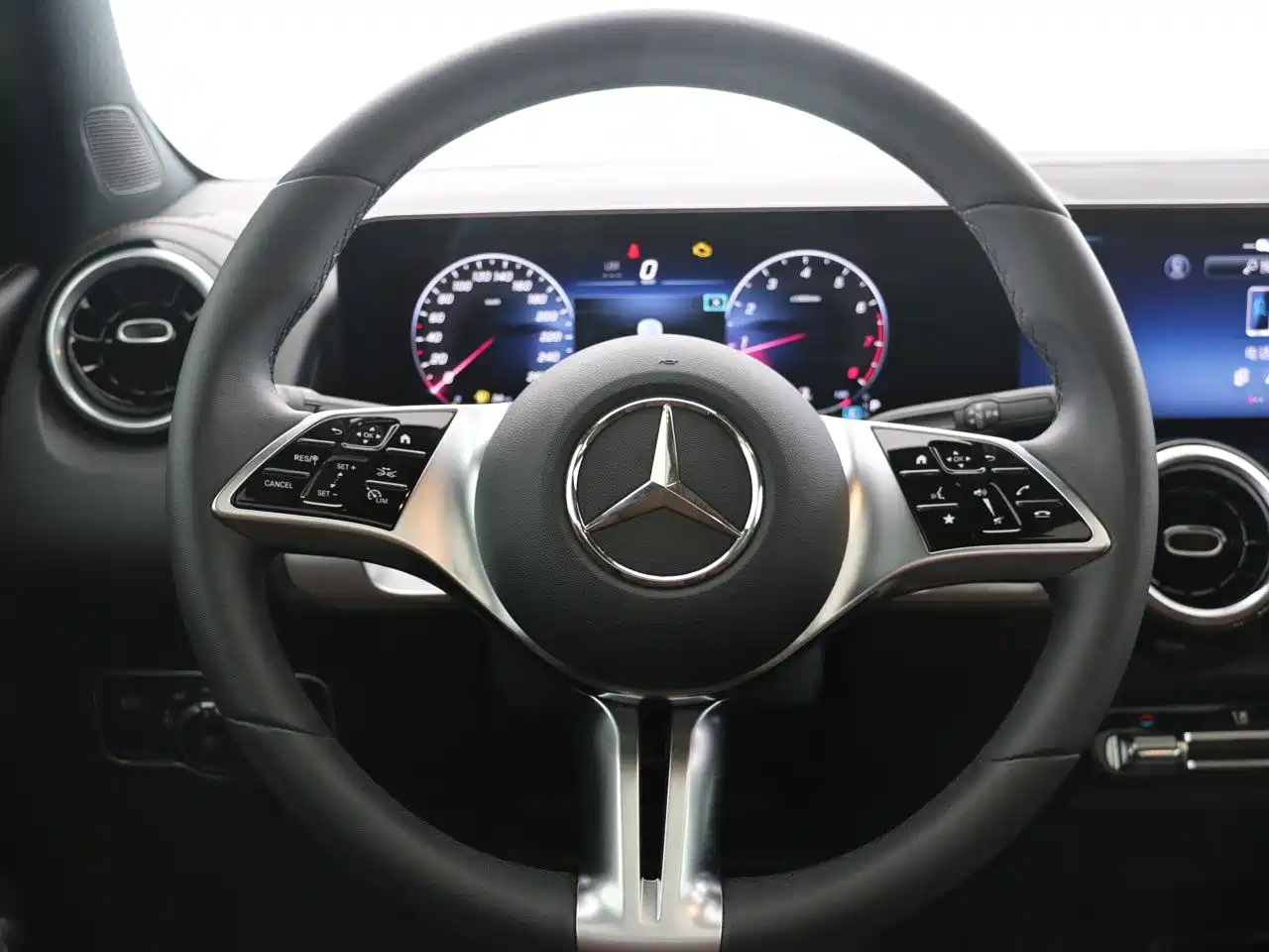 Mercedes-Benz GLB 2024 GLB 200 Dynamic фото 11
