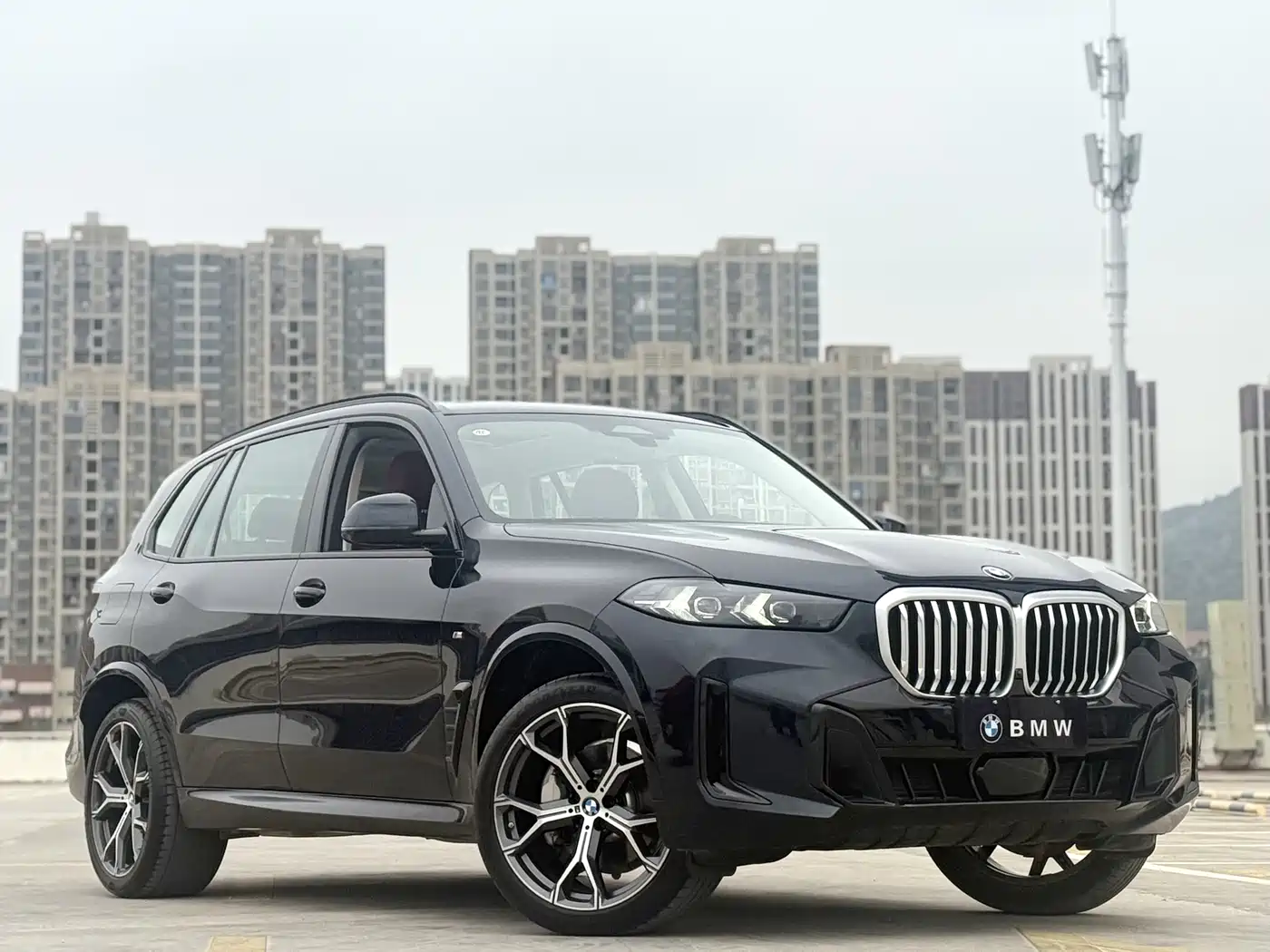 BMW X5 2025 Model xDrive 30Li Exclusive M Sport Blackout Package фото 3