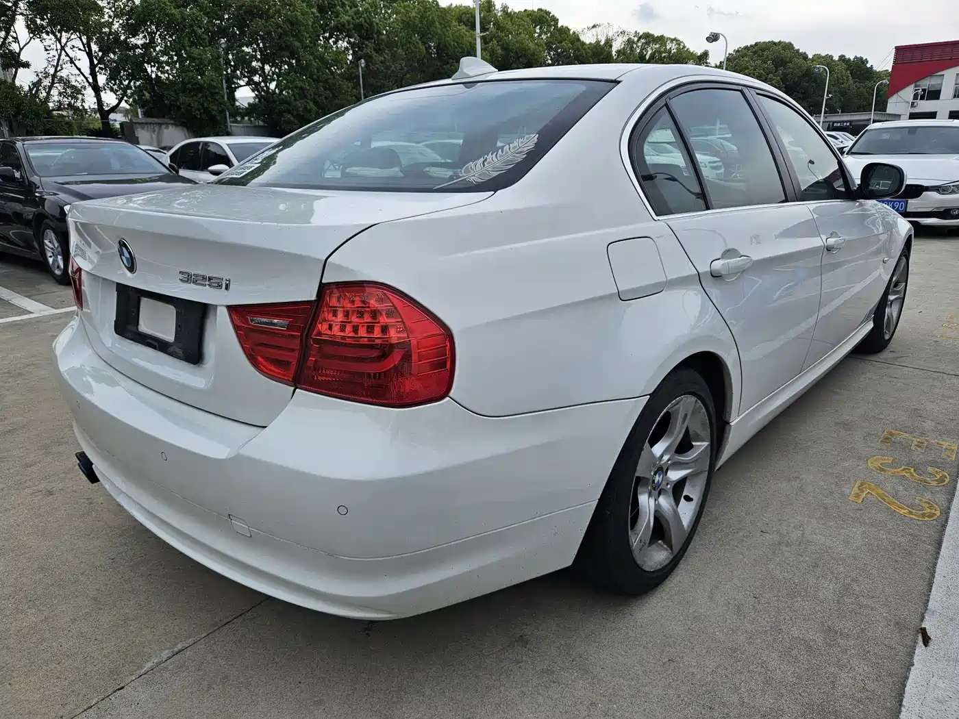 BMW 3 Series 2011 325i Luxury фото 12