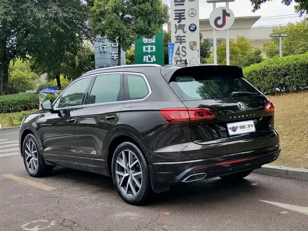 VOLKSWAGEN TOUAREG