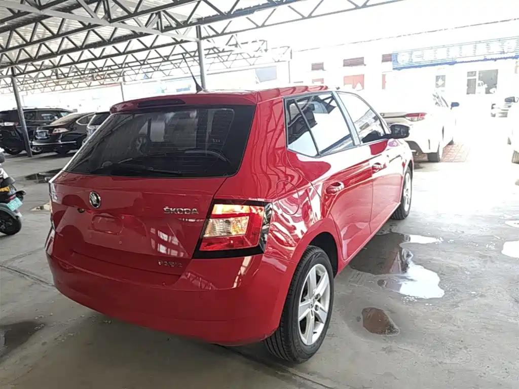 Škoda Fabia 2016 1.4L Automatic Car Enjoy Edition фото 7
