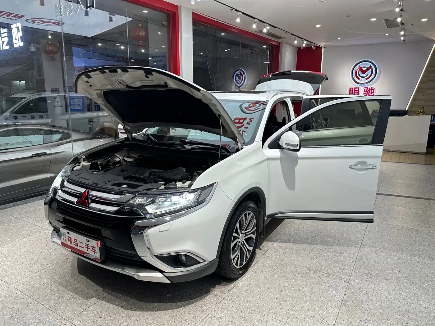MITSUBISHI OUTLANDER