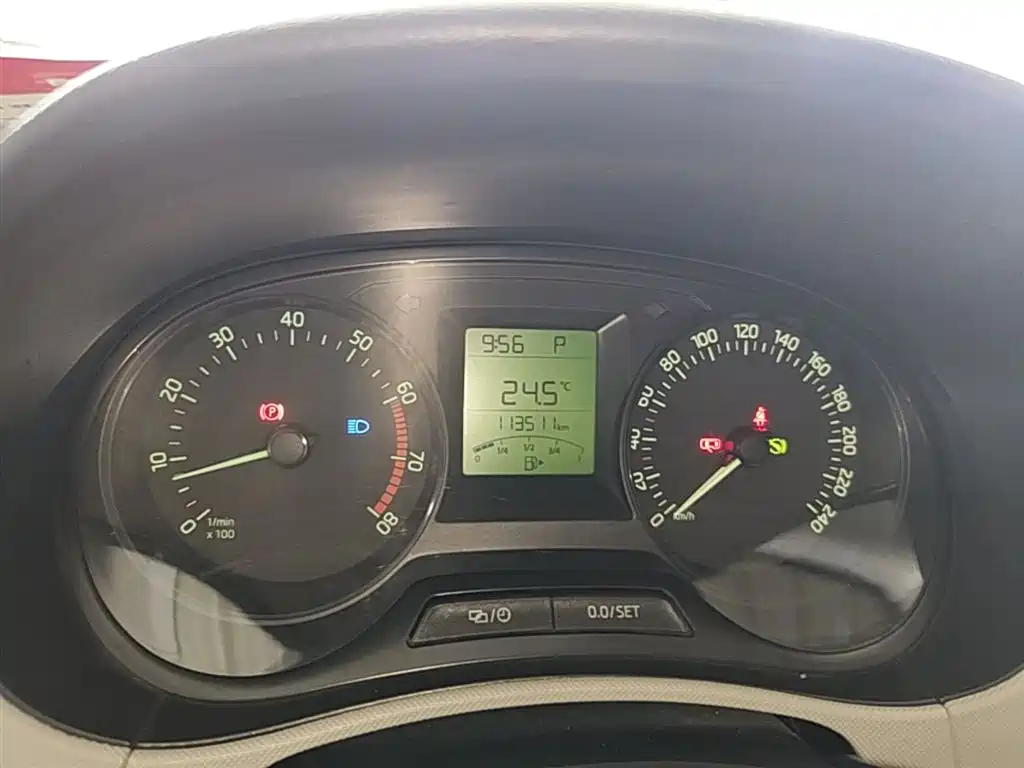Škoda Fabia 2016 1.4L Automatic Car Enjoy Edition фото 12