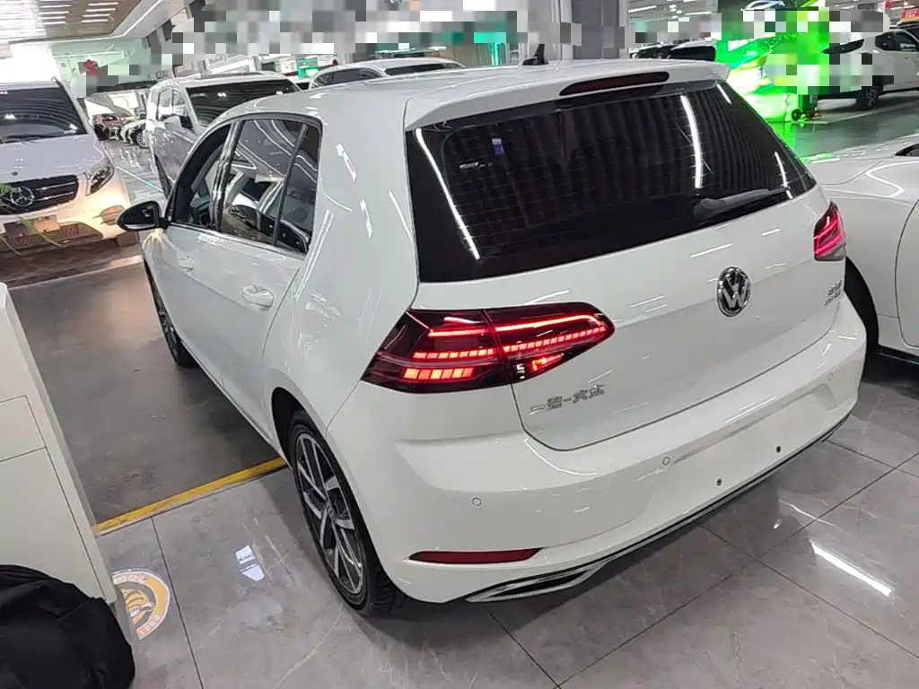 Фото 5 - Volkswagen Golf