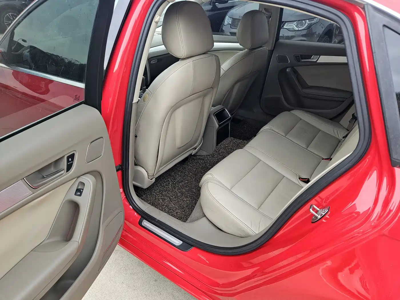 Audi A4L 2010 2.0 TFSI Standard фото 5