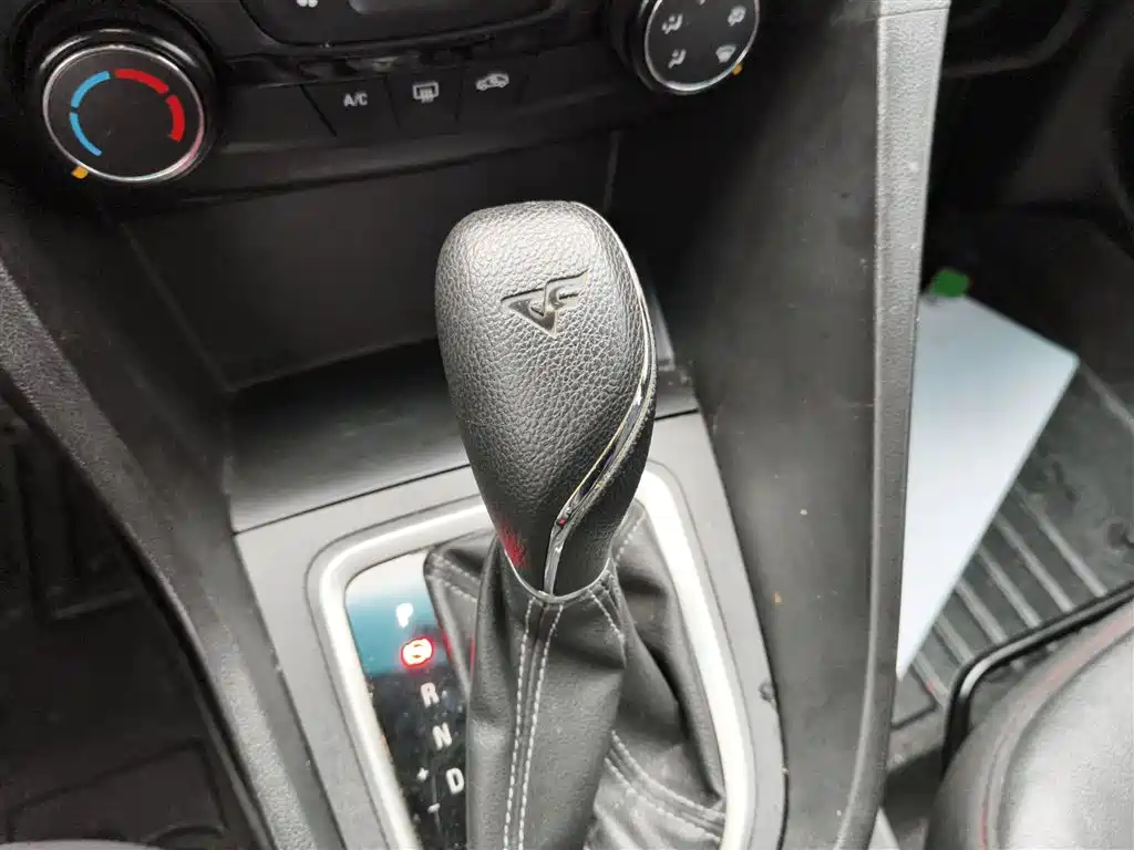 Buick Excelle 2018 15T Dual Clutch Elite (China V) фото 14