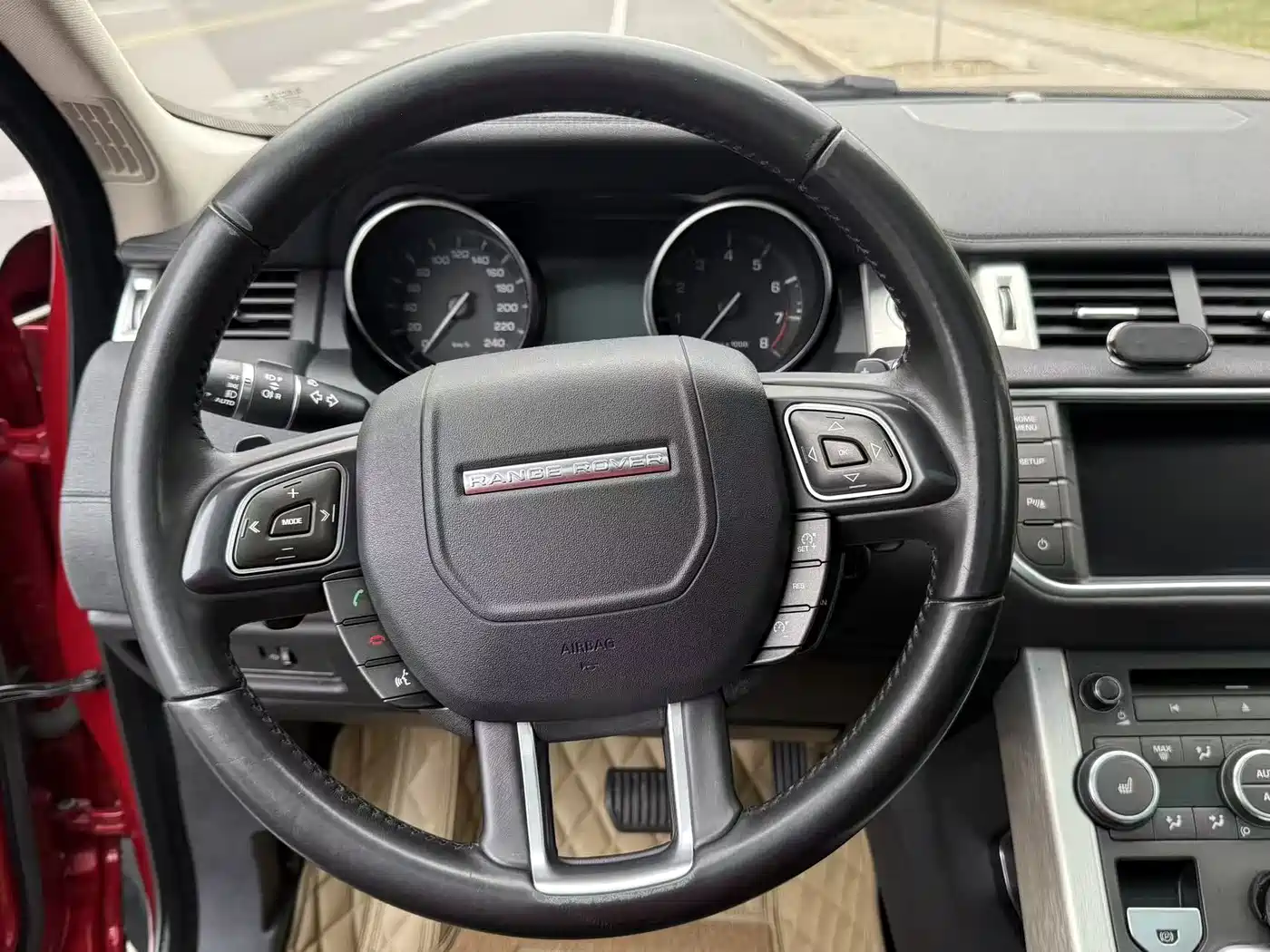 Land Rover Range Rover Evoque 2015 2.0T 5-Door Intelligent Edition фото 13