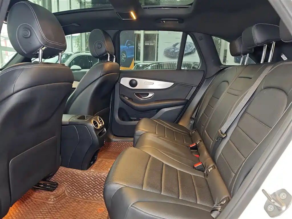 Mercedes-Benz GLC 2020 Facelift GLC 260 L 4MATIC Dynamic фото 17