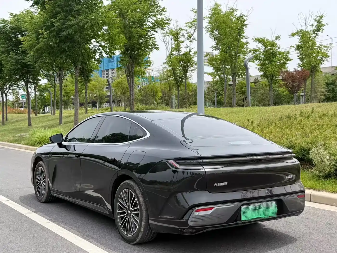 Geely Galaxy Galaxy Xingyao 8 2025 130km EM-i Premium Edition фото 7