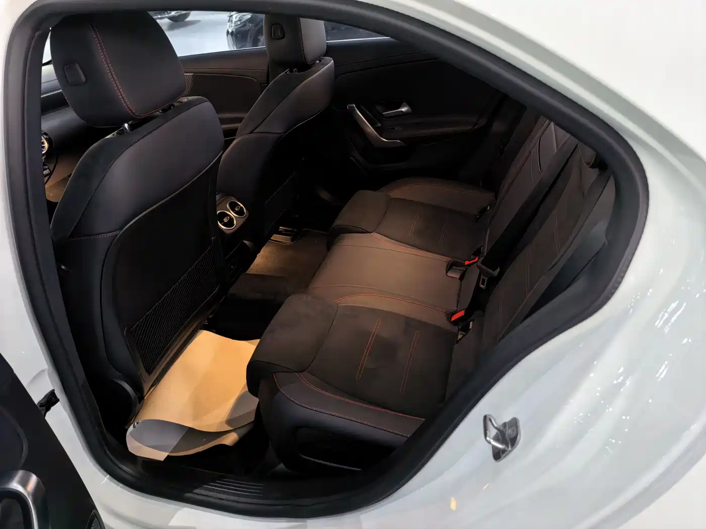 Mercedes-Benz A-Class 2024 A 200 L Fashion Edition фото 7