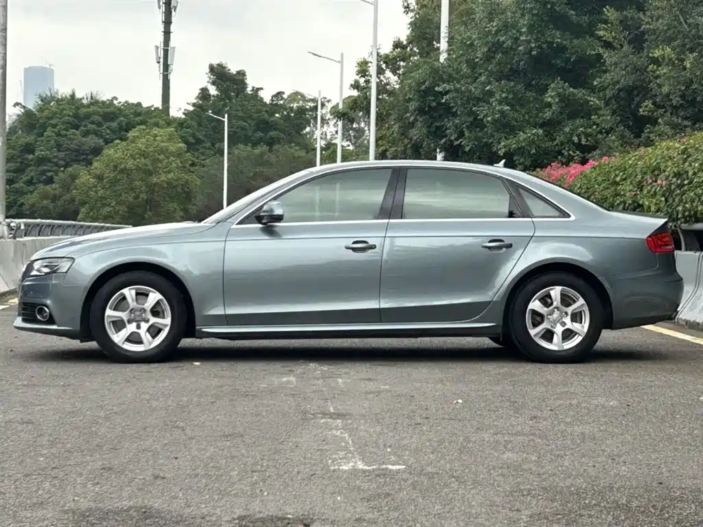 Audi A4L 2010 2.0 TFSI Technology фото 9