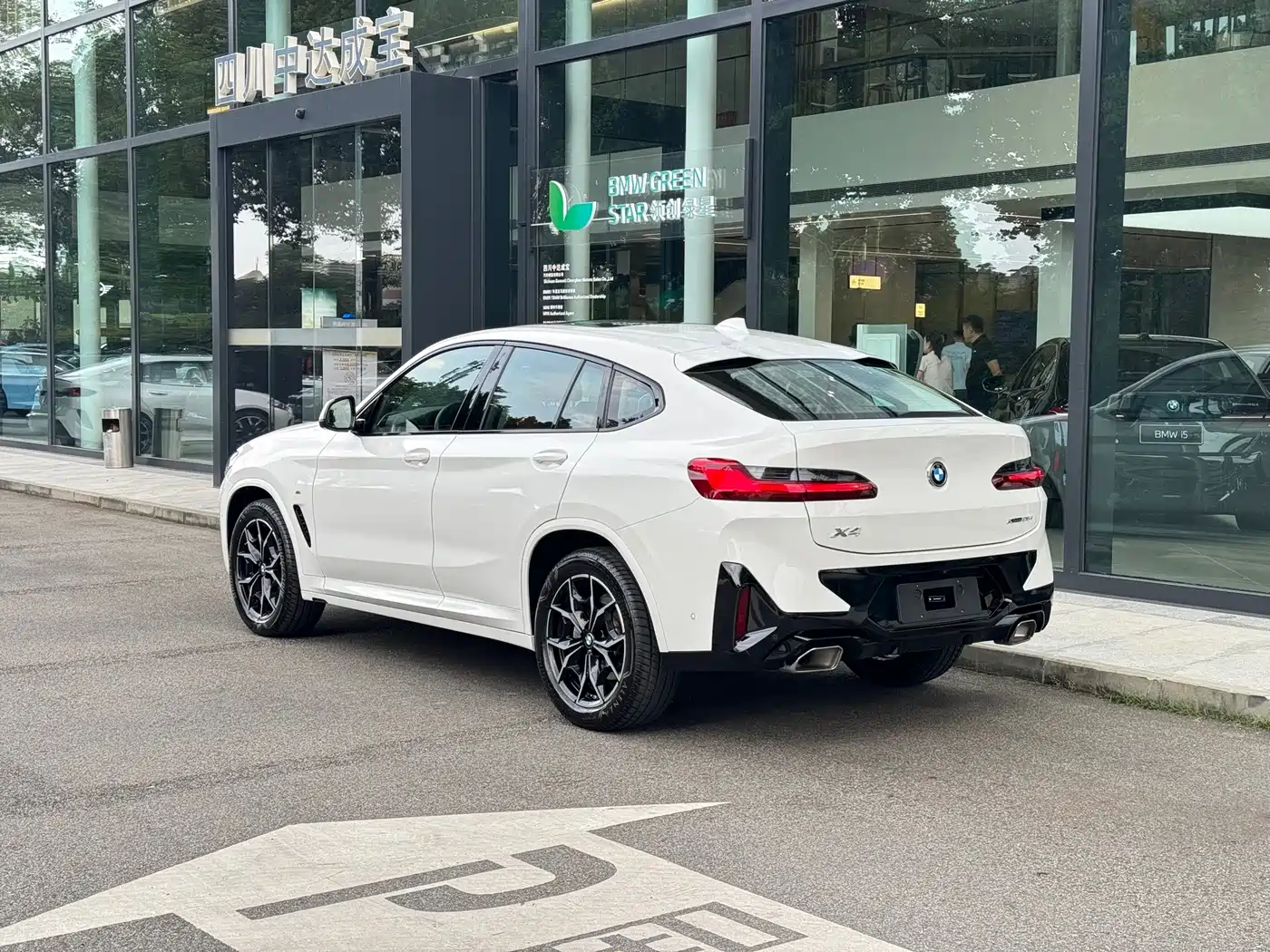 2025 BMW X4