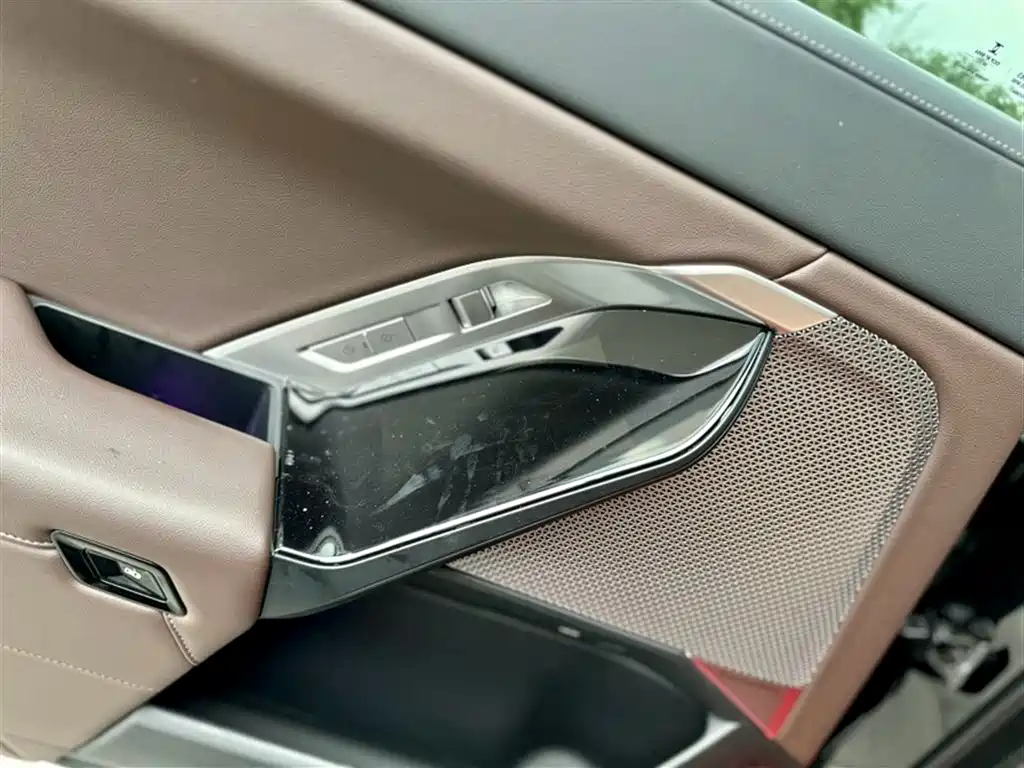 BMW 7 Series 2023 Model 740Li Leading M Sport Package фото 25