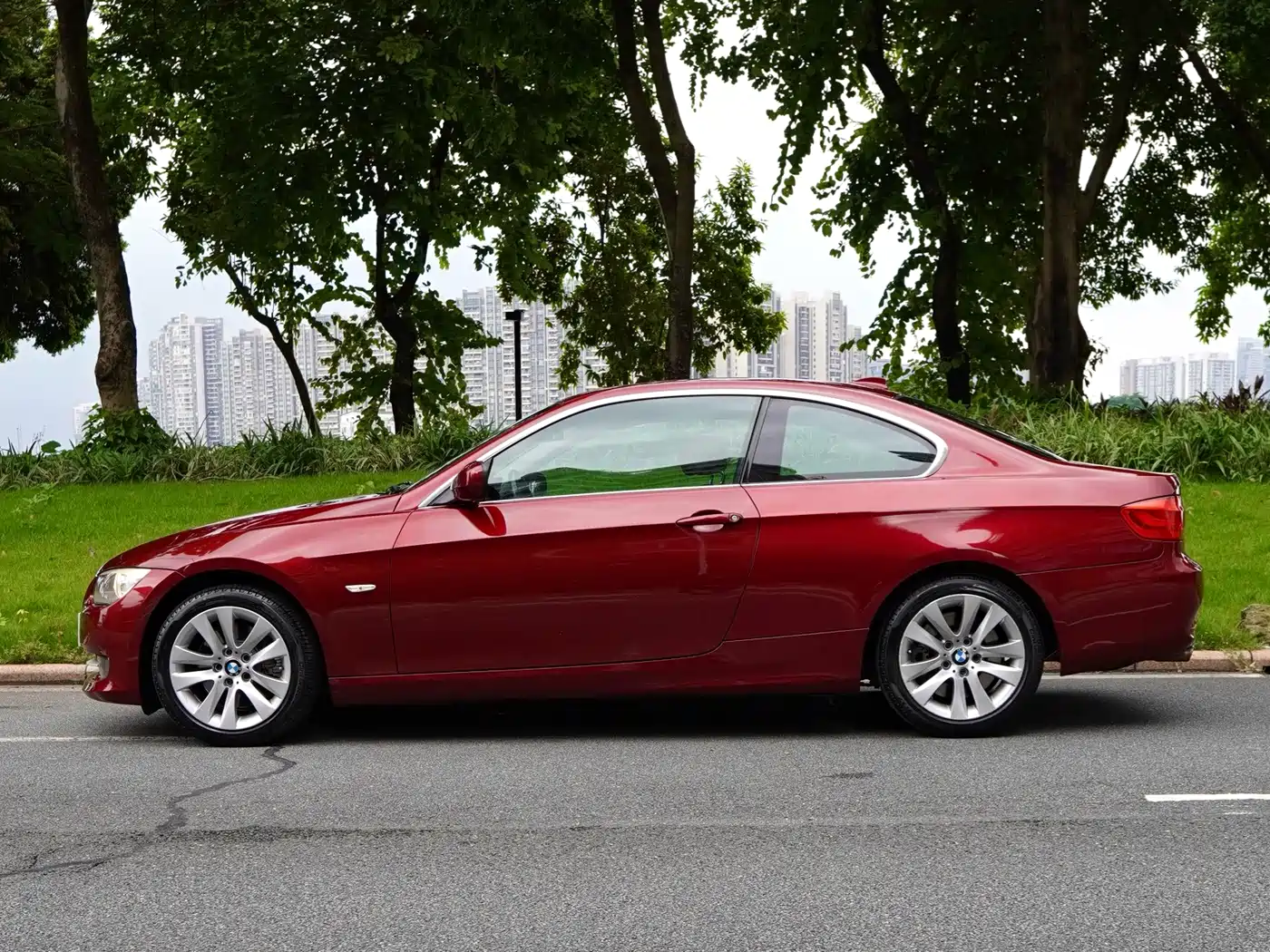 BMW 3 Series (Import) 2013 2011 330i Coupe
