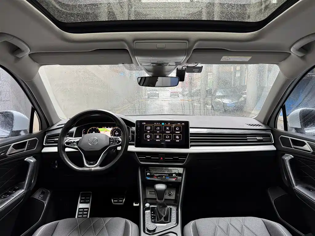 Volkswagen Tiguan L 2023 380TSI 4WD R-Line Premium 7-seater фото 11