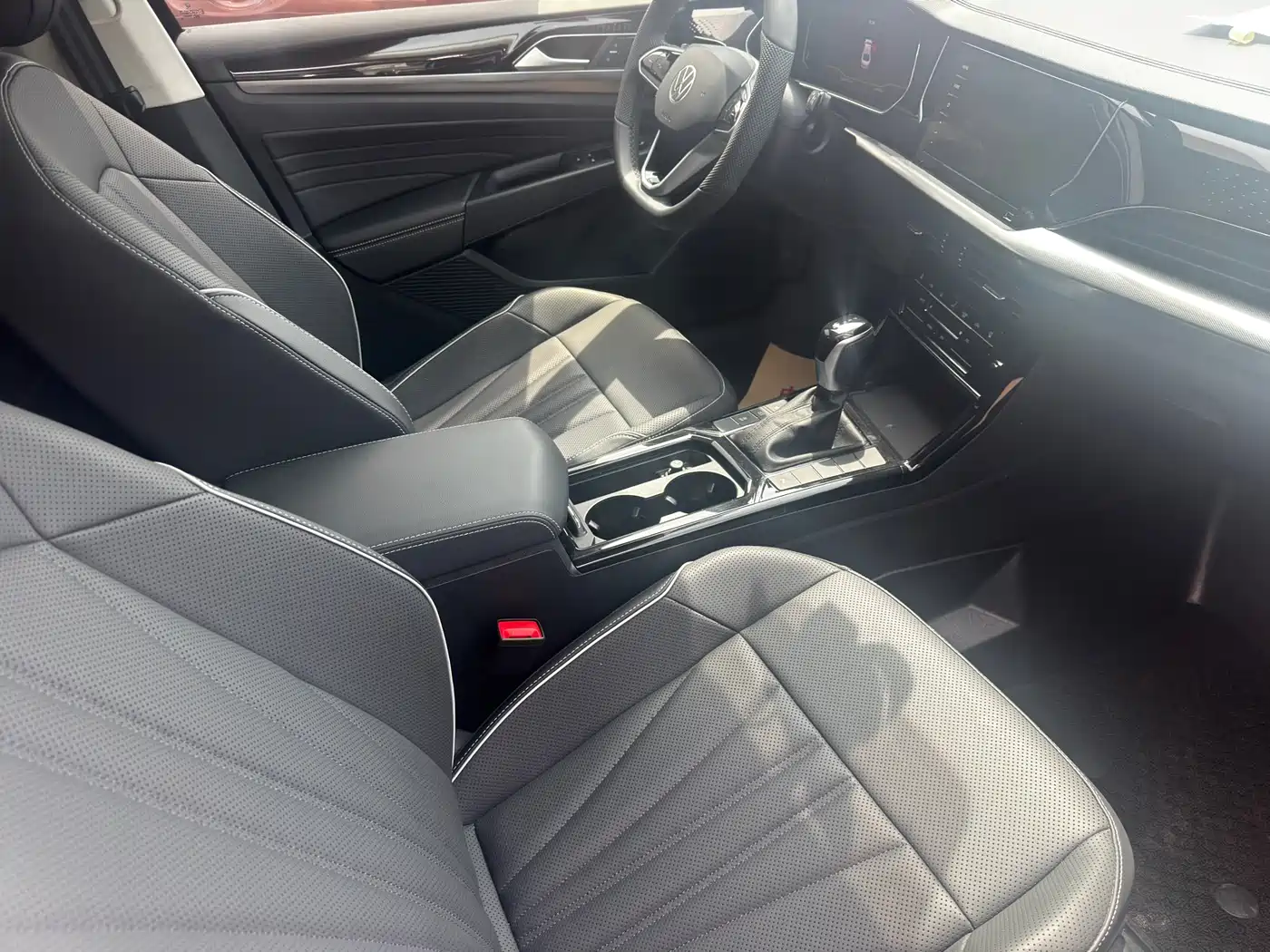 Volkswagen Passat 2024 380TSI Dragon Soaring Edition фото 5