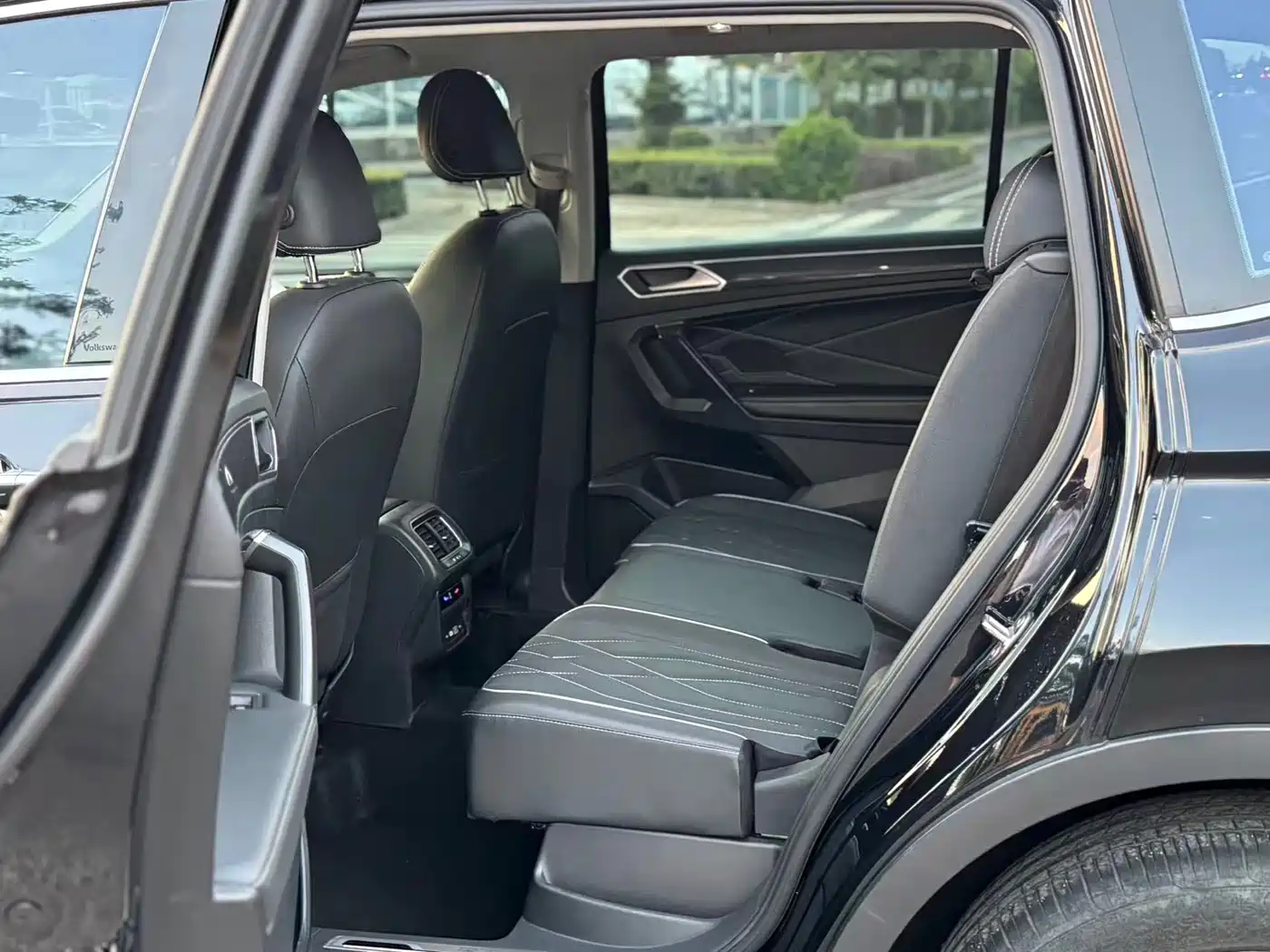 Volkswagen Tiguan L 2022 380TSI Automatic 4WD R-Line Cross Edition 7-Seater фото 5