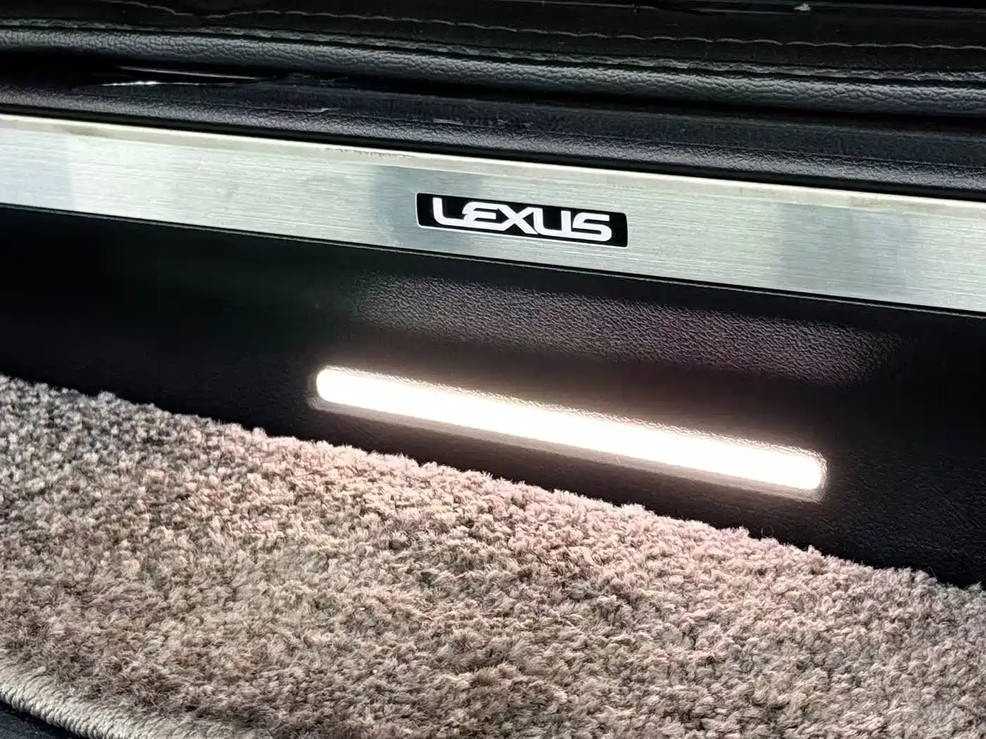 Lexus LM 2020 300h Seven-Seater Elegance Edition фото 13