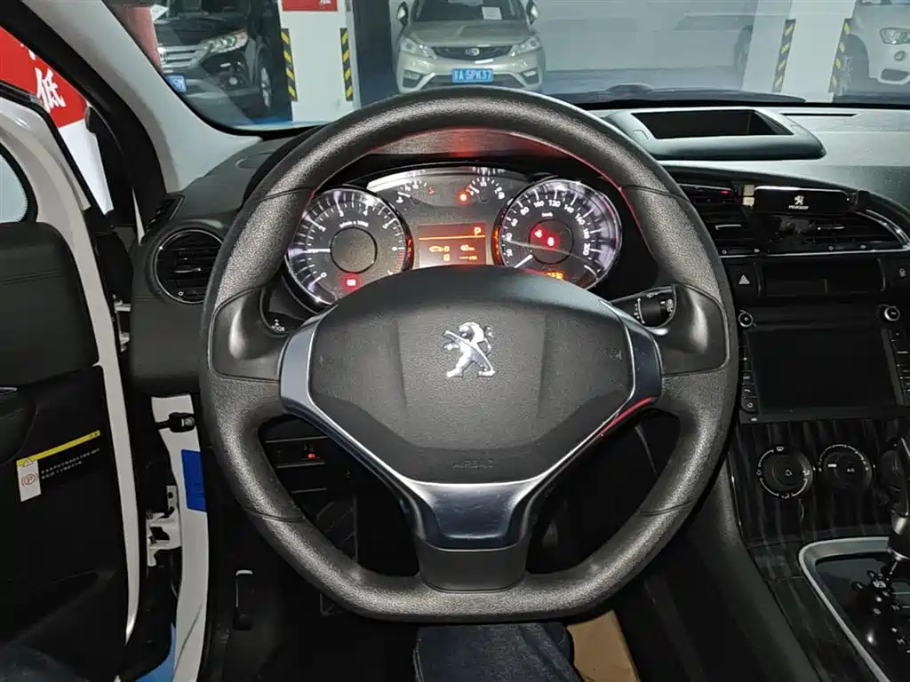 Peugeot 3008 2015 2.0L Automatic Classic Edition фото 11