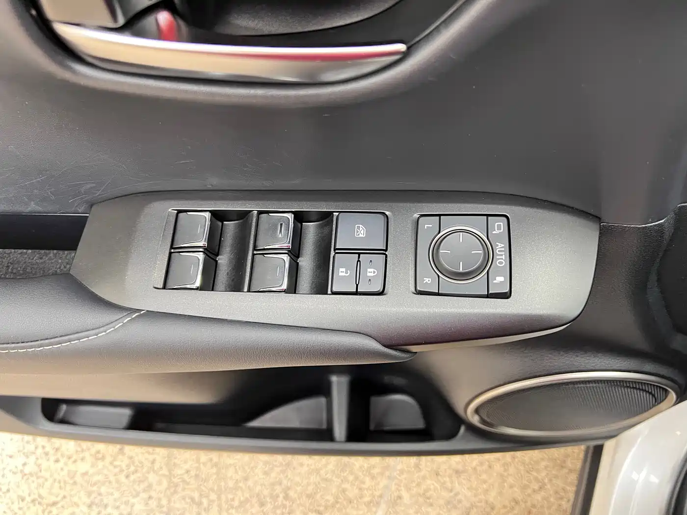 Lexus NX 2020 300h FWD F Sport China VI фото 13