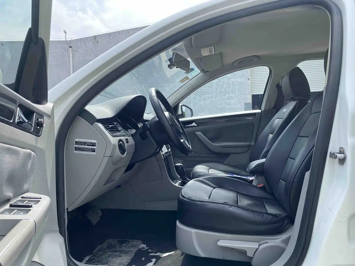 Volkswagen Bora 2014 1.6L Automatic Fashion Edition фото 4