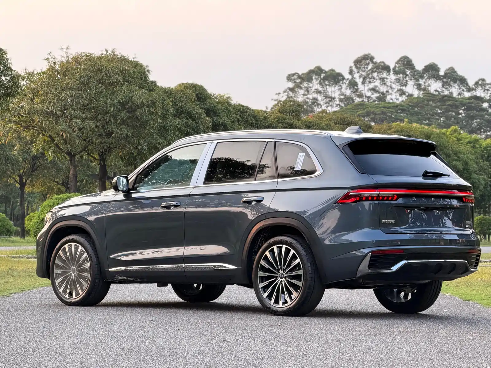 Фото 30 - Geely Monjaro